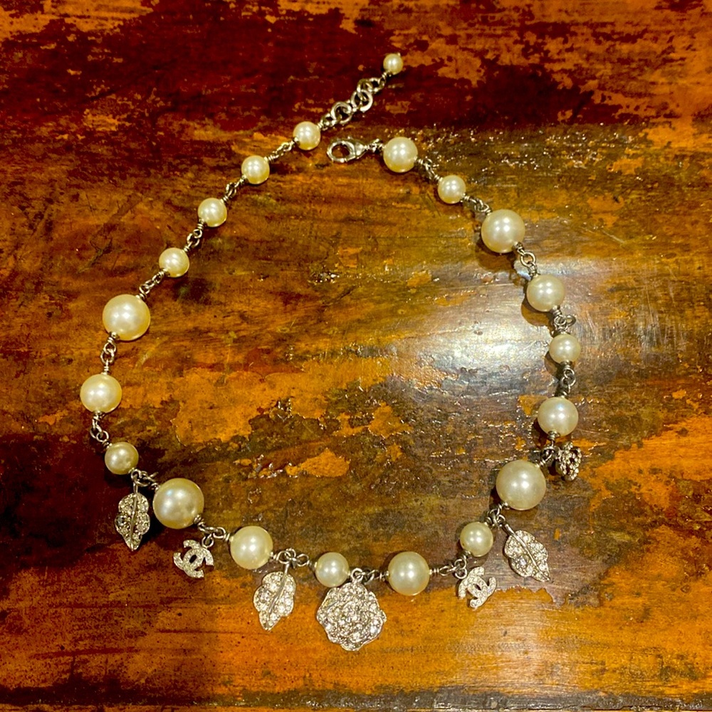 Chanel Charm Pearl necklace